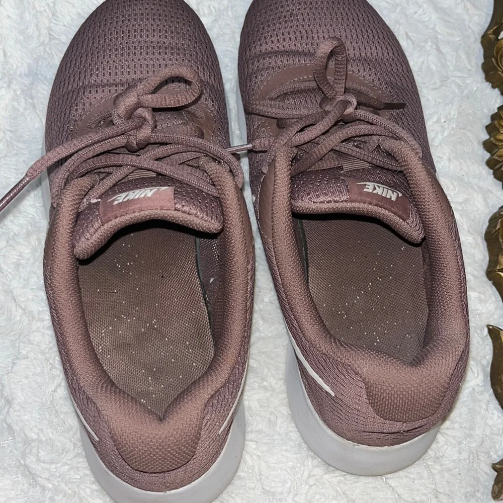 Nike Tanjun Mauve Sneakers
